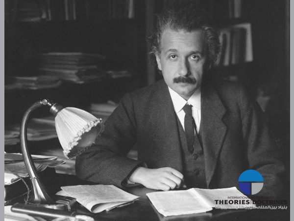 Albert_Einstein_1929
